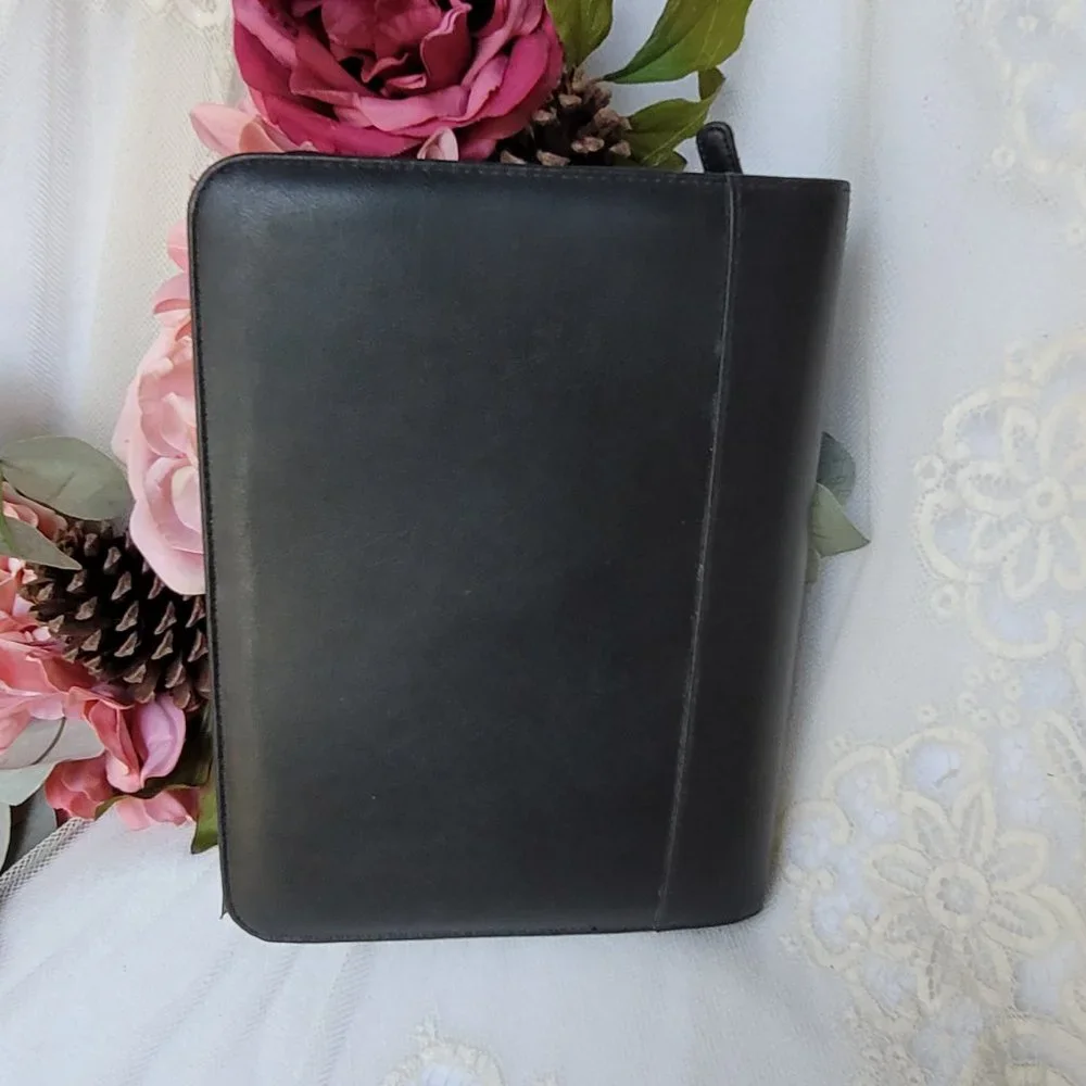 Black Day Timer Leather Planner Cover Full Zip Seam Accent Classic Timeless